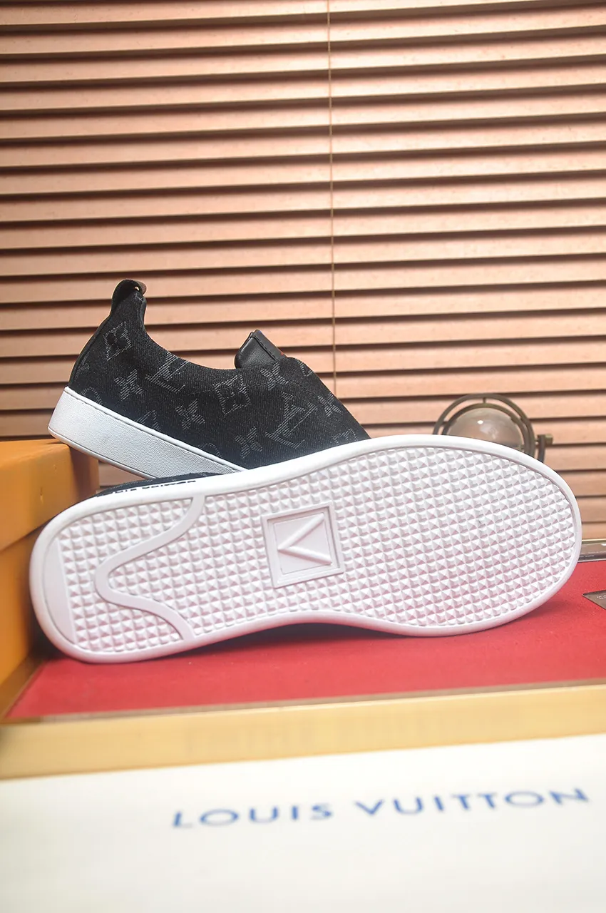 Men's men's shoes💰460💶[LOUIS VUITTON] Same style as LV. Louis Vuitton official website [satisfied] original single hot model, LV original factory cowhide material 👑1:1 original plate, sheepskin lining, original foam outsole. Body accessories one-to-one mold opening 💪 Counter quality 🙏 Dear friends, if you are still worried about wearing matching shoes 💋, then these shoes are your best choice 🎁🎁! 38-44
